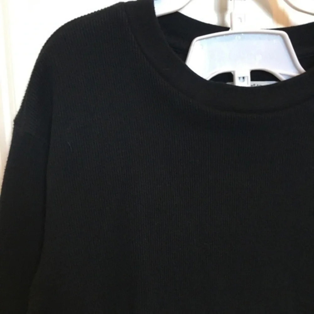 Boys size 8 medium Old Navy black sweatshirt